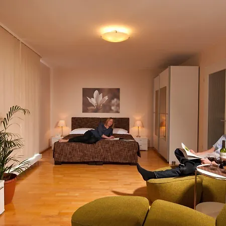 Residenz Am Deutschen Theater מלון דירות 3*